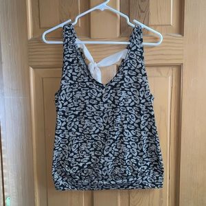 Patterned tank